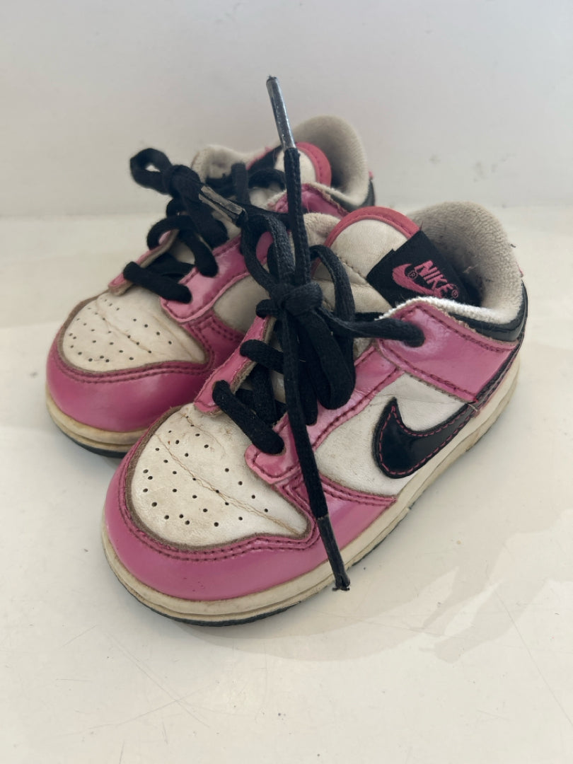 Child Size 7 Nike Shoes