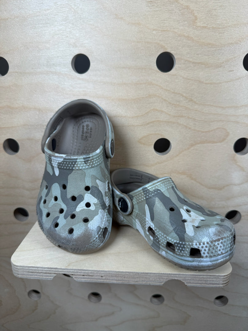Child Size 7 crocs Shoes