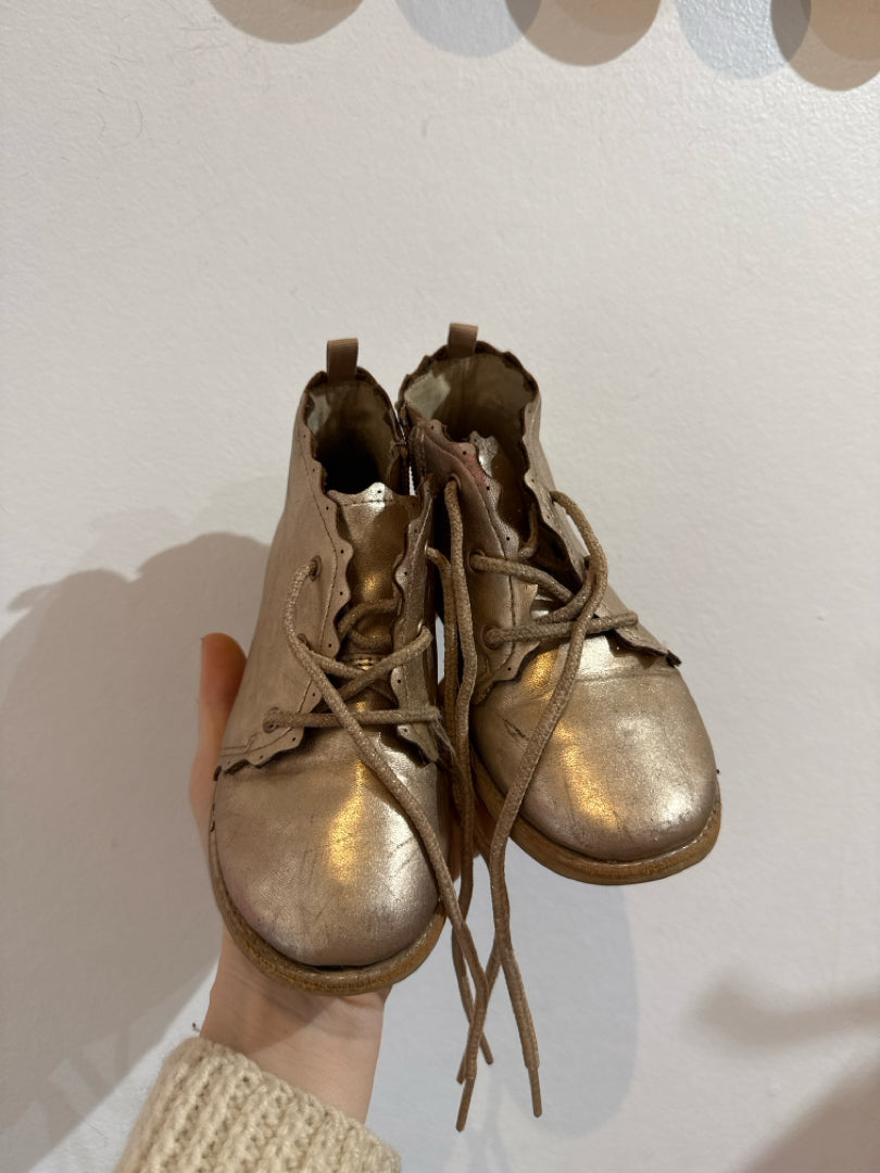 Child Size 11 gap Shoes