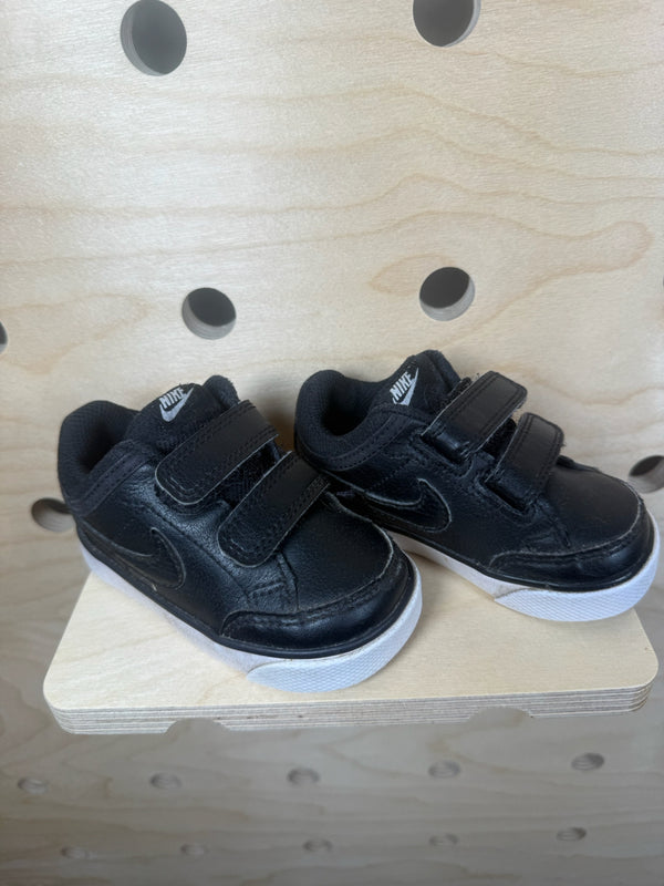 Child Size 2.5 Nike Shoes