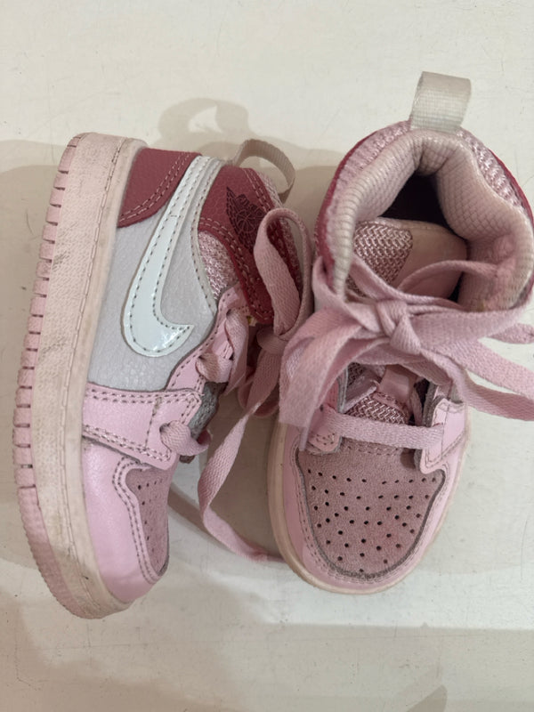 Child Size 6 Nike Shoes