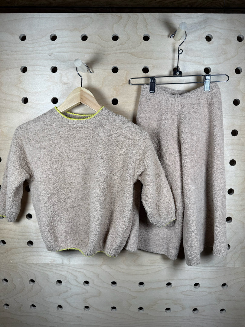 Child Size 4/5 7am 2 PC Ensembles